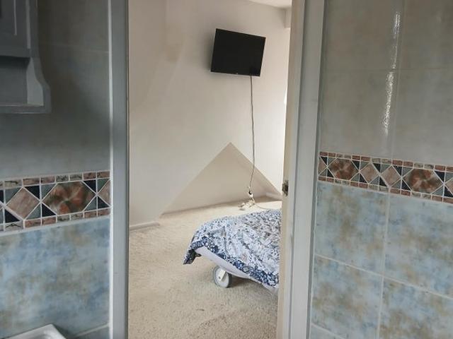 Room for rent in Falcon Lodge, Wales
