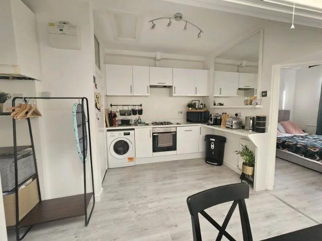 Room for rent in London Borough of Richmond upon Thames, Greater London