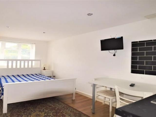 Room for rent in Middle Park, Greater London
