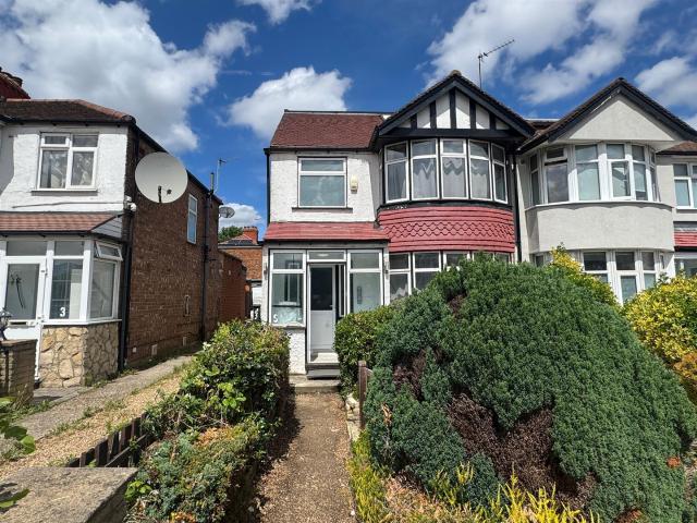 Room for rent in Tolworth, Greater London