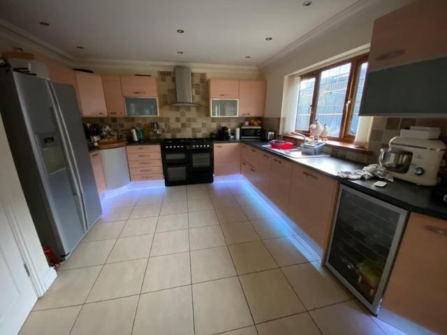 Room for rent in Tredomen, Hengoed