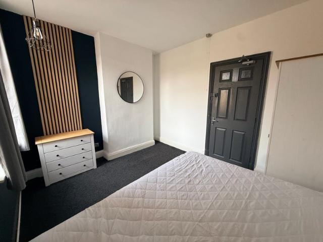 Room for rent in West End, Old Wharf