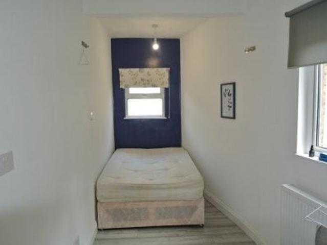 Room for rent in London Borough of Lewisham, Ladywell