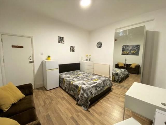 Room for rent in London Borough of Ealing, Hanwell