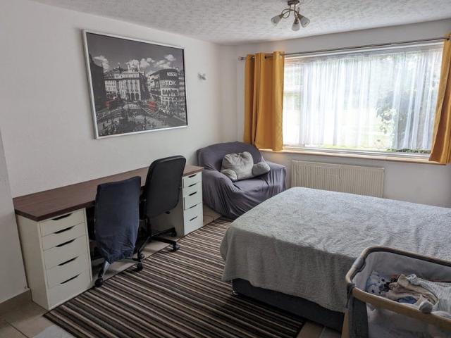 Room for rent in Langley Green, Crawley
