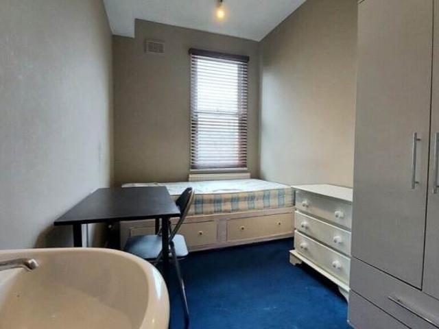 Room for rent in Kensal Town, Greater London