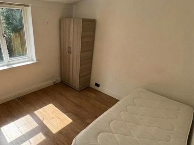 Room for rent in Pinner, Greater London