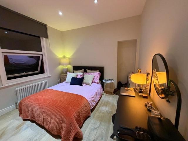 Flat for rent in North Kensington, Greater London