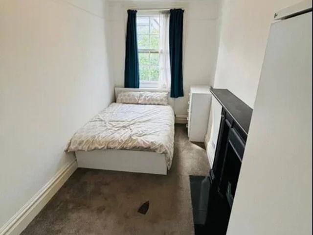 Room for rent in London Borough of Lewisham, Ladywell