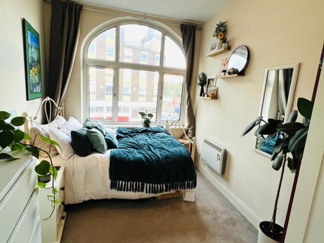 Room for rent in London Borough of Lewisham, Ladywell