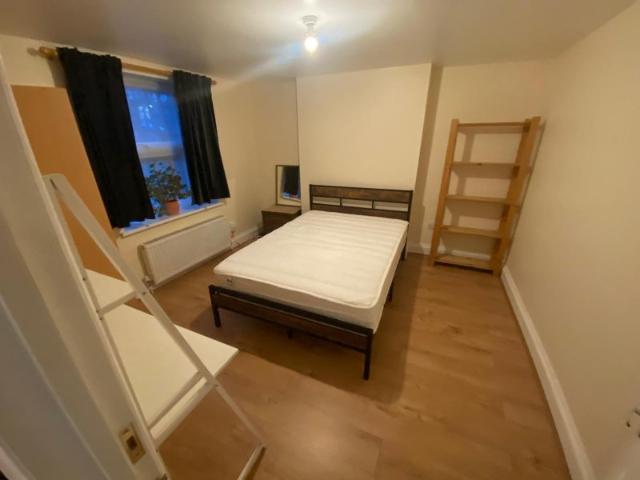 Room for rent in Maryland, Greater London