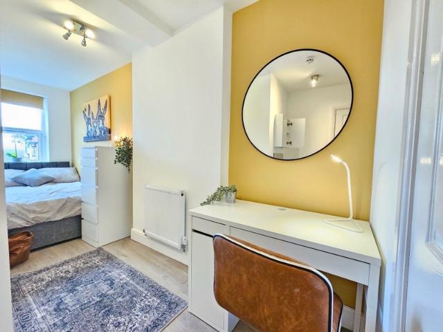 Room for rent in Blackford Bridge, Bury