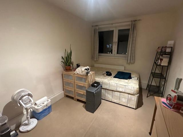 Room for rent in Southfields, Greater London