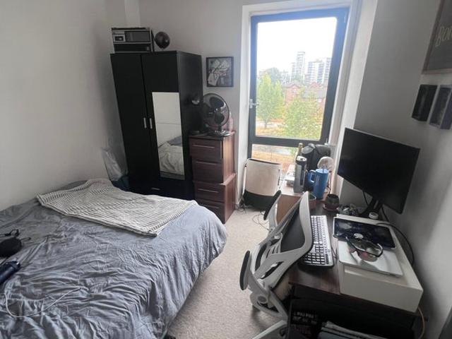 Room for rent in Poplar Grove, Greater London