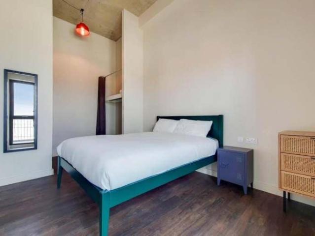 Room for rent in London Borough of Hounslow, Strand