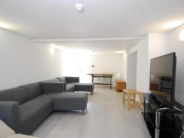 Room for rent in Lipson Vale, Mount Wise