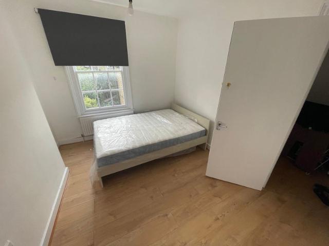 Room for rent in Browning Estate, Greater London