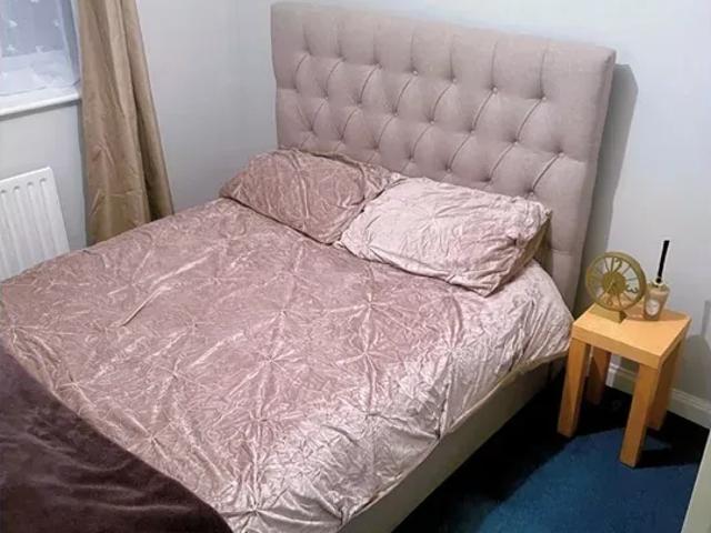 Room for rent in Heol-las, Surrey