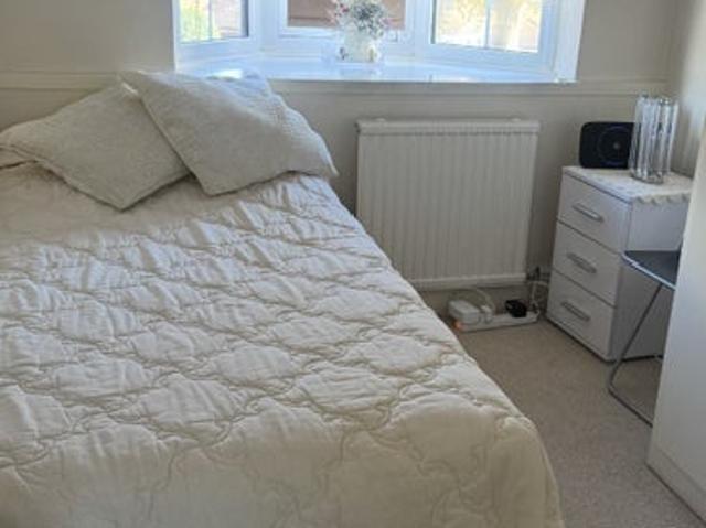 Room for rent in Whetstone, Greater London