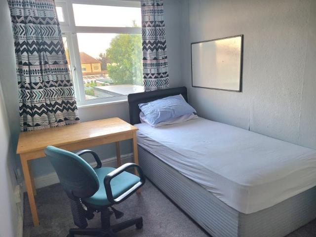 Room for rent in Lane, Greater London