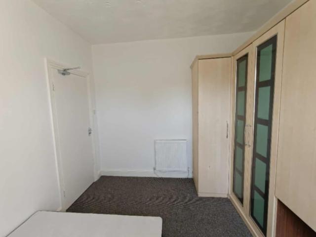 Room for rent in Plashet, Greater London
