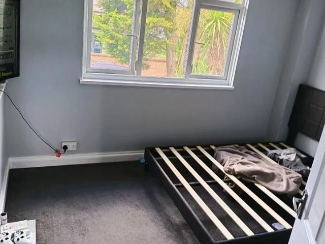 Room for rent in Maesglas, Wales