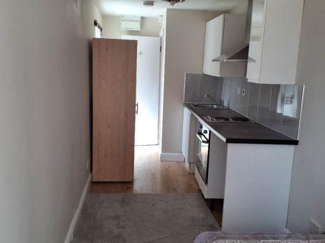 Room for rent in London Borough of Ealing, Hanwell