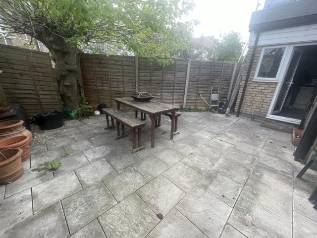 Room for rent in Furzedown, Greater London