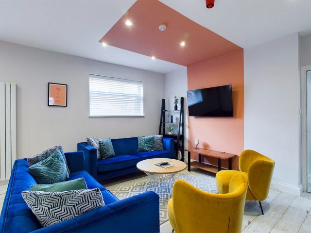Room for rent in Elm Park, Calderstones