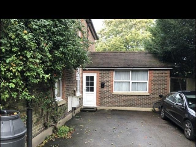 Room for rent in Red Hill, Surrey