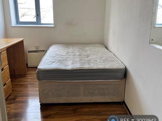 Room for rent in Charlton, Greater London