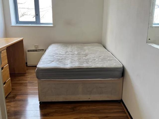 Room for rent in Charlton, Greater London