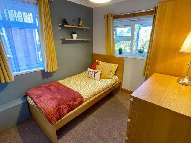 Room for rent in Halesowen, West Midlands