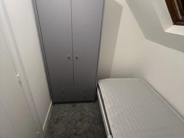Room for rent in Pound Hill, Crawley
