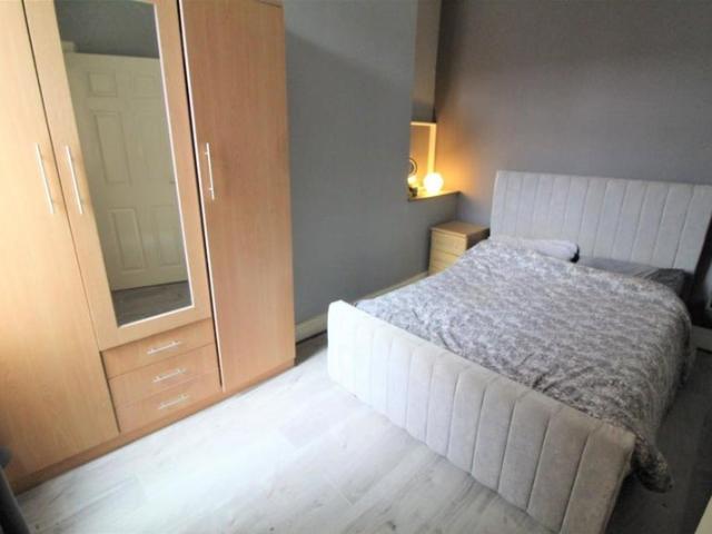 Room for rent in Elm Park, Calderstones