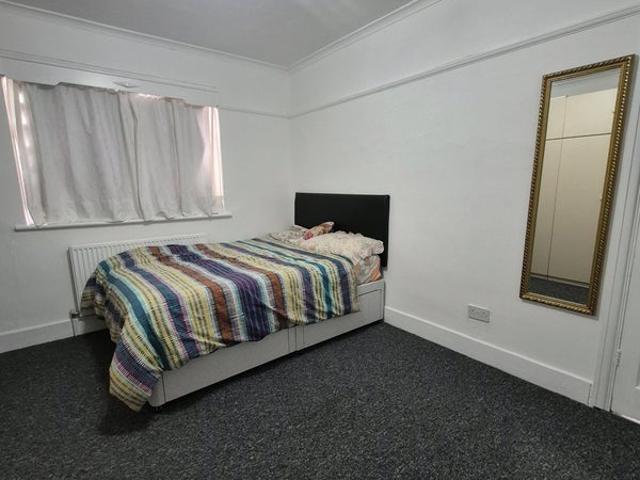 Room for rent in London Borough of Hounslow, Hanworth