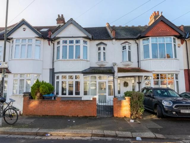 Room for rent in London Borough of Merton, Mitcham