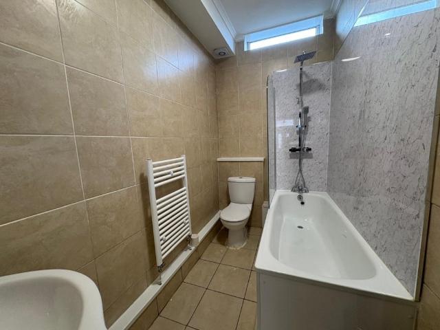 Room for rent in Garston, Calderstones