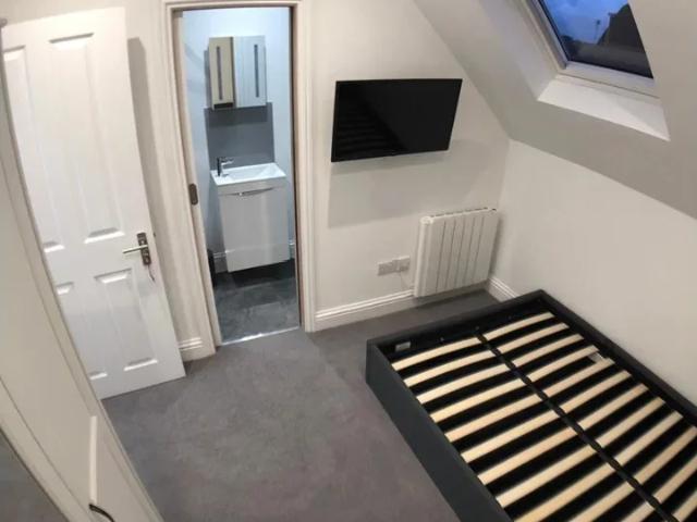 Room for rent in Southfields, Greater London
