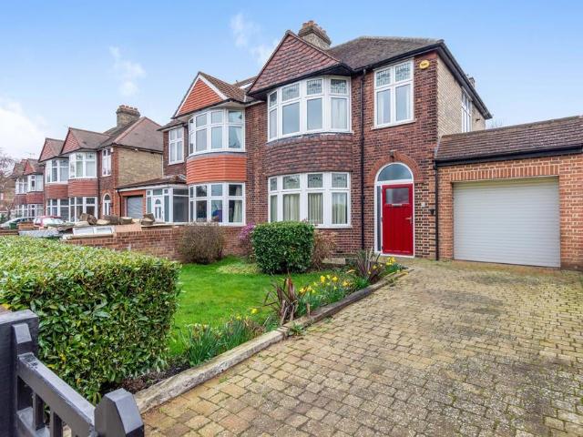 Room for rent in Middle Park, Greater London