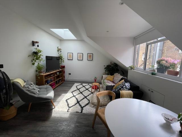 Room for rent in Shacklewell, Greater London