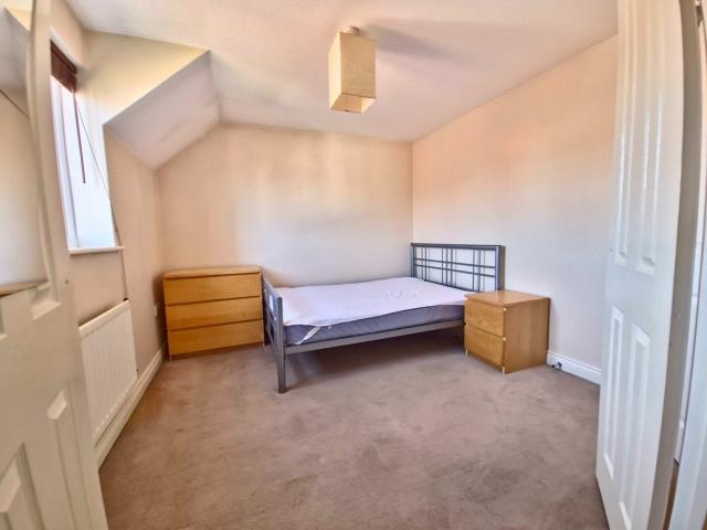 Room for rent in Redhouse, Abbey Mead