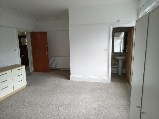 Room for rent in London Borough of Merton, Greater London