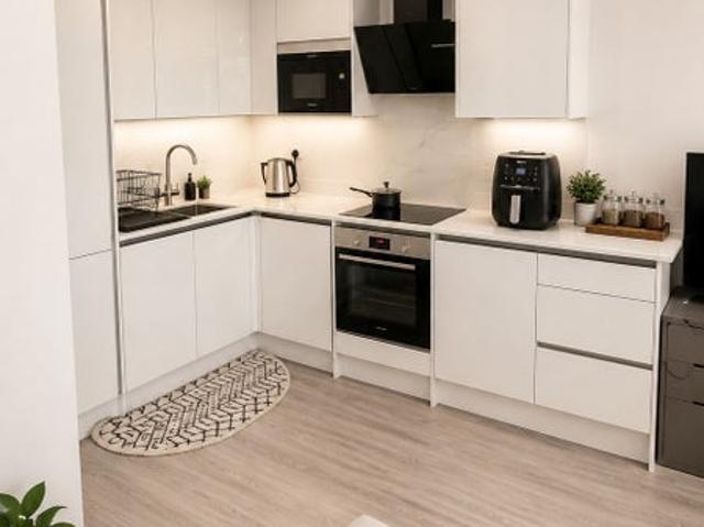 Room for rent in London Borough of Merton, Collier's Wood