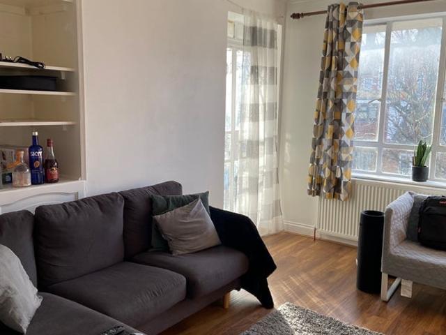 Room for rent in Furzedown, Greater London