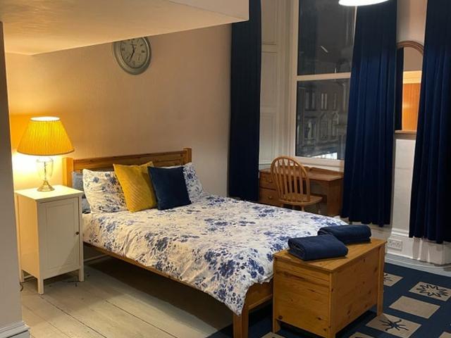 Room for rent in Morningside, Scotland