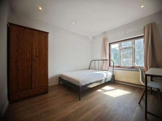 Room for rent in London Borough of Ealing, Greater London