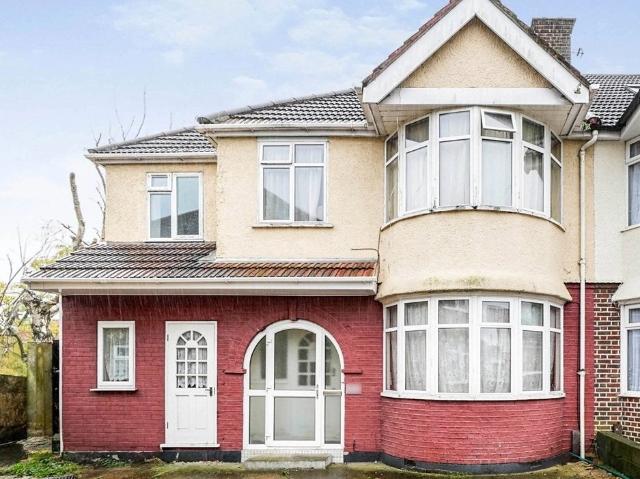 Room for rent in London Borough of Richmond upon Thames, Greater London