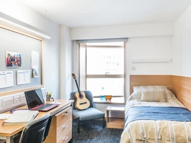 Room for rent in Canongate, Old Town