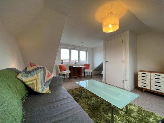 Room for rent in Highams Park, Greater London